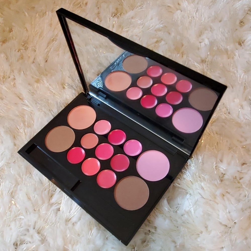 Makeup Palette Elf cosmetics (Missing Brush)